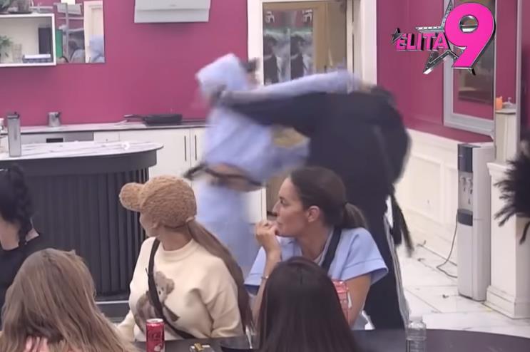 Tuča Aneli Ahmić i Asmina Gurdžića