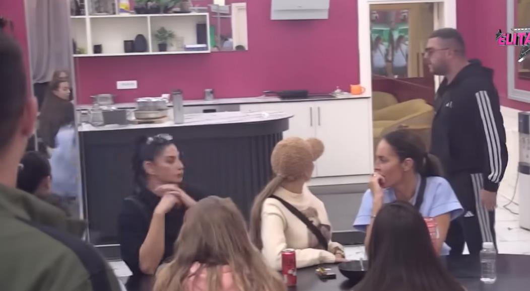 Tuča Aneli Ahmić i Asmina Gurdžića