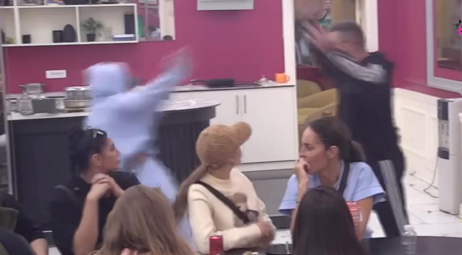 Tuča Aneli Ahmić i Asmina Gurdžića