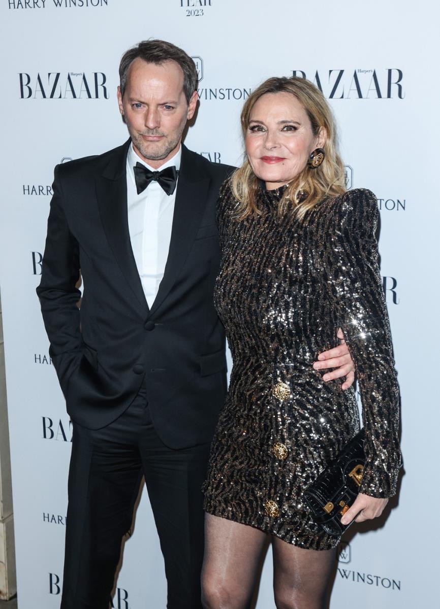 Kim Katral, Rasel Tomas