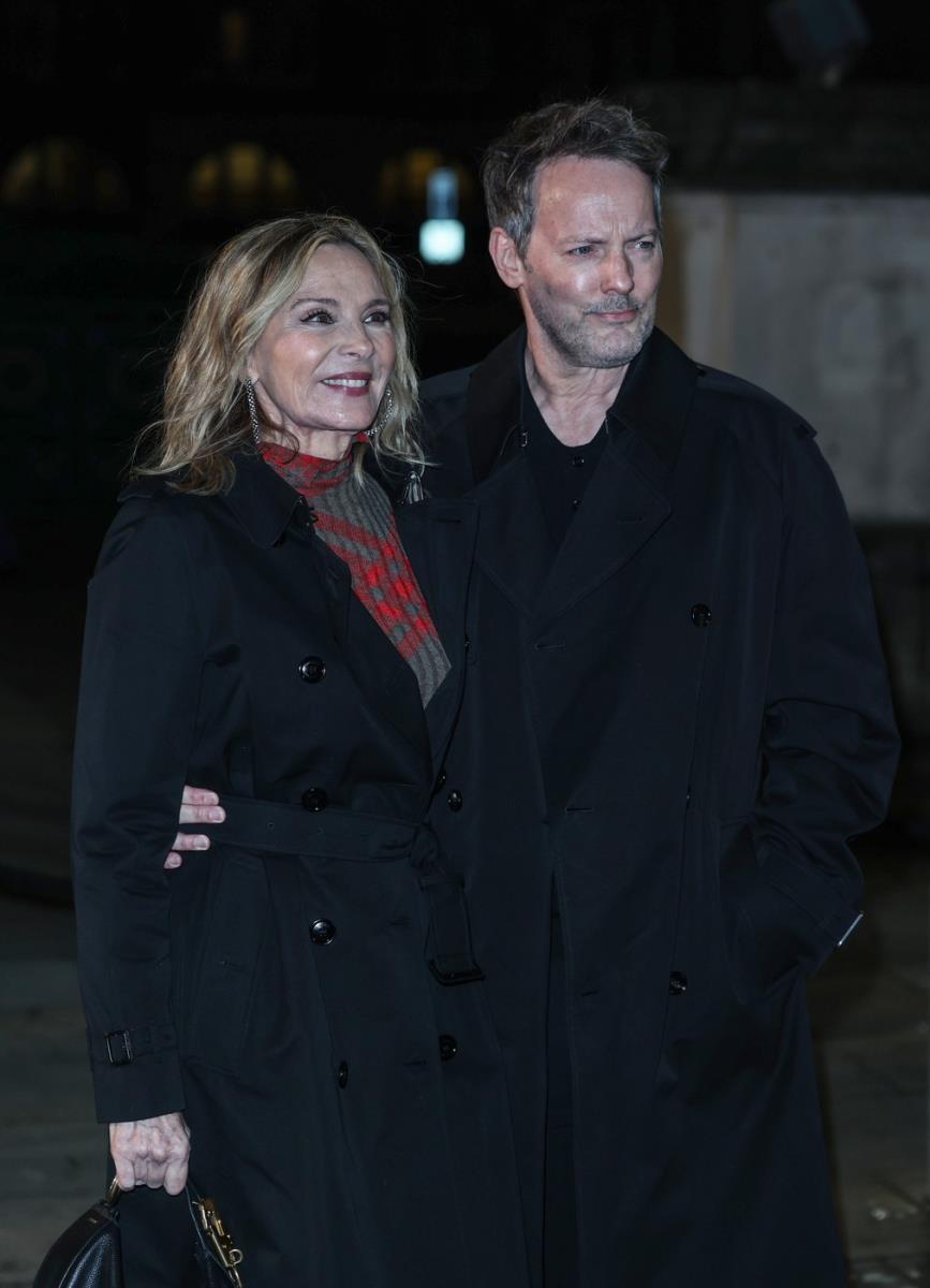 Kim Katral, Rasel Tomas