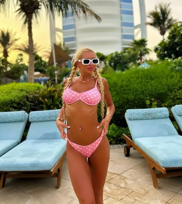 Milica Polskaja vreli kadrovi u kupaćem (6).png