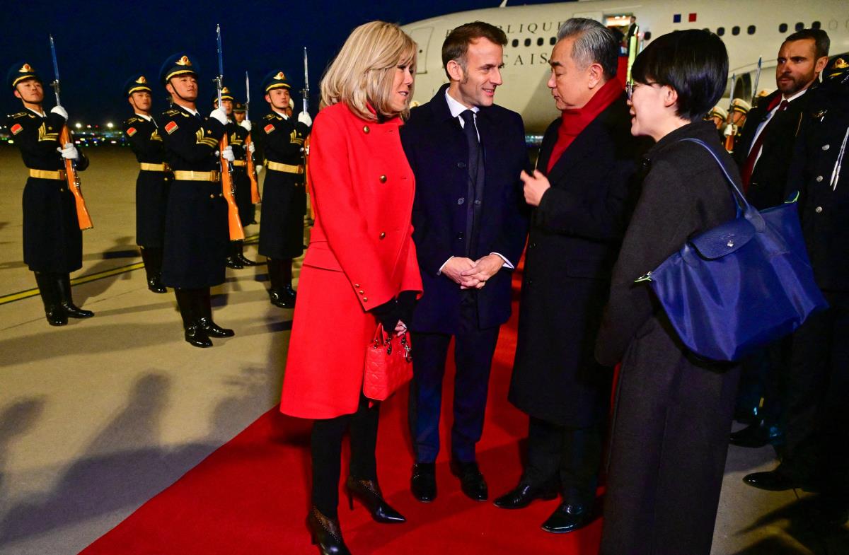 Brižit Makron tokom posete Kini
