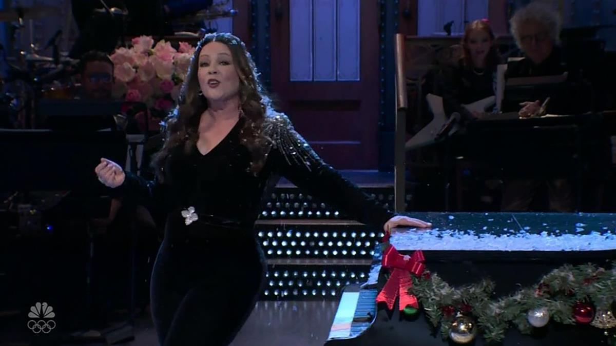 Melisa Mekarti gostuje u Saturday Night Live 2025. godine