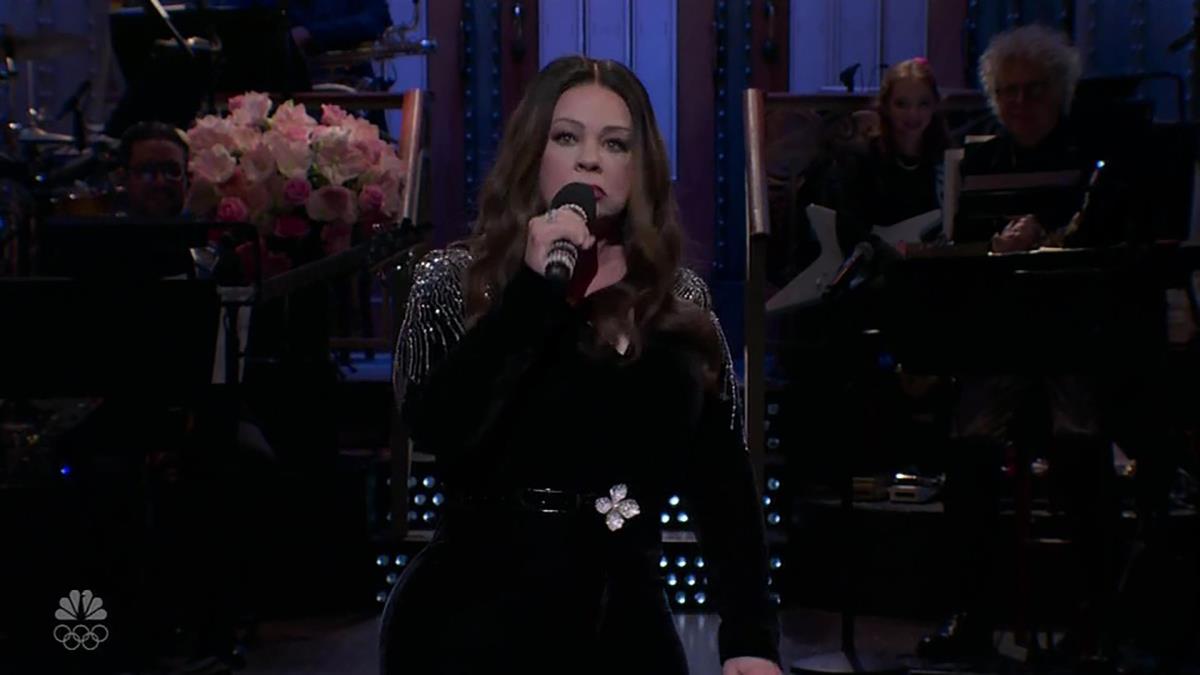 Melisa Mekarti gostuje u Saturday Night Live 2025. godine