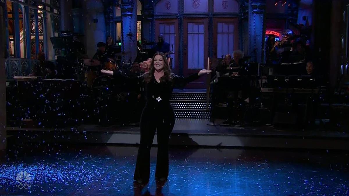 Melisa Mekarti gostuje u Saturday Night Live 2025. godine