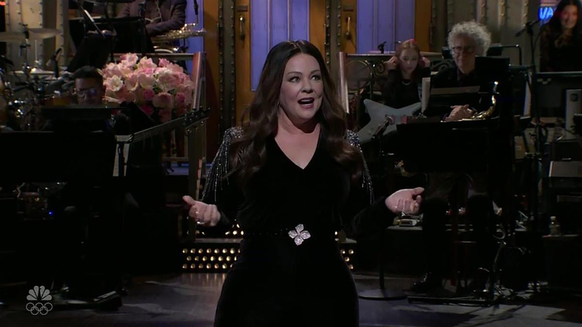 Melisa Mekarti gostuje u Saturday Night Live 2025. godine