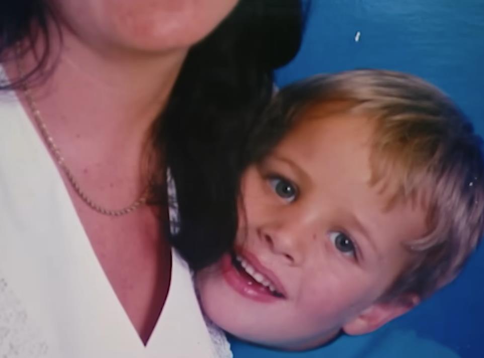 Robin i Gavin rođeni su istog dana leta 1989. godine (11).png