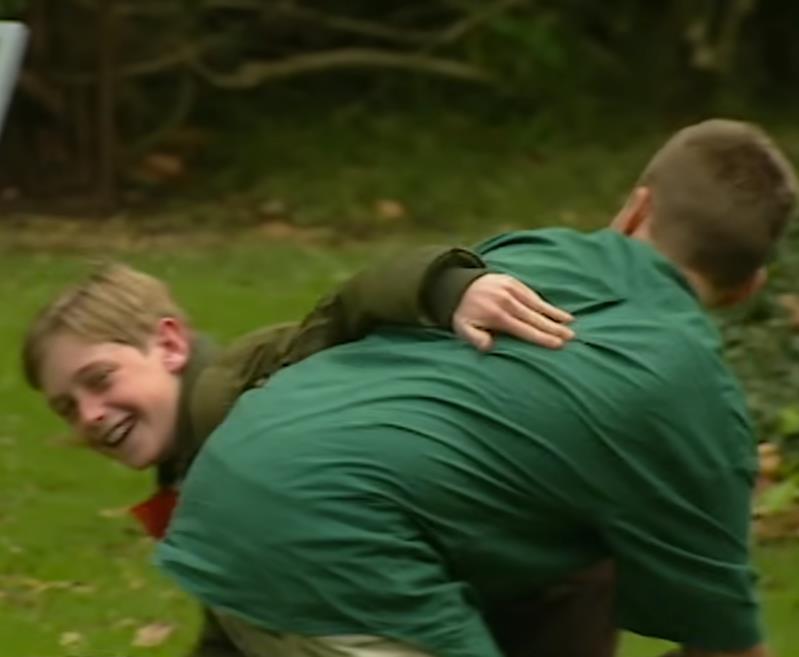 Robin i Gavin rođeni su istog dana leta 1989. godine (16).png