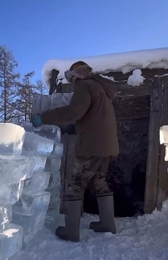 Iv Beserovac u mestu Ojmjakon (9).png