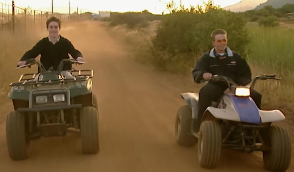 Robin i Gavin voze kvadove .jpg