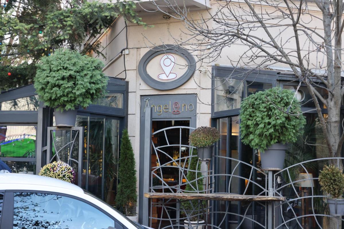 U kafiću na Vračaru ranjen Vuk Bajrušević (5).jpeg