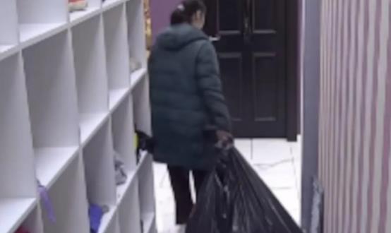 DISKVALIFIKACIJA MILJANE KULIĆ Izgubila kontrolu, spakovala svoje džakove i napravila haos na imanju - Uzela motku i krenula da lomi sve pred sobom!