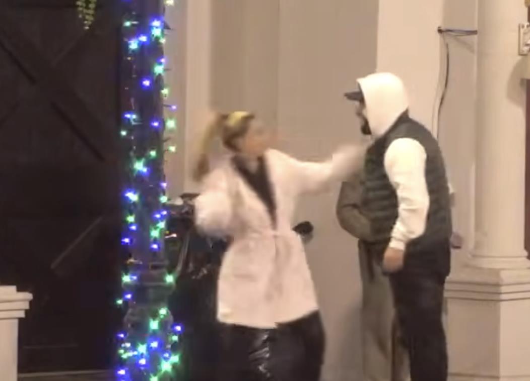 VELIKA TUČA U ELITI! Pobili se Aneli i Luka: Ona završila na betonu, on dobio pesnice u glavu: Hitno uletelo obezbeđenje - uznemirujuće scene! (VIDEO)