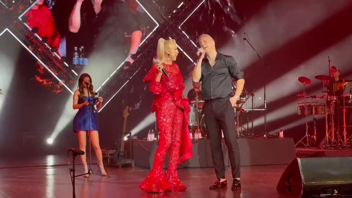 Lepa Brena gosca na koncertu leksington benda (9).jpg