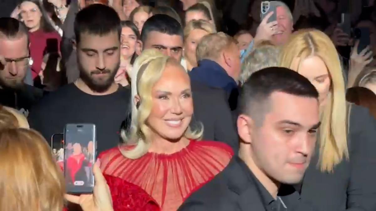 Lepa Brena gosca na koncertu leksington benda (4).jpg