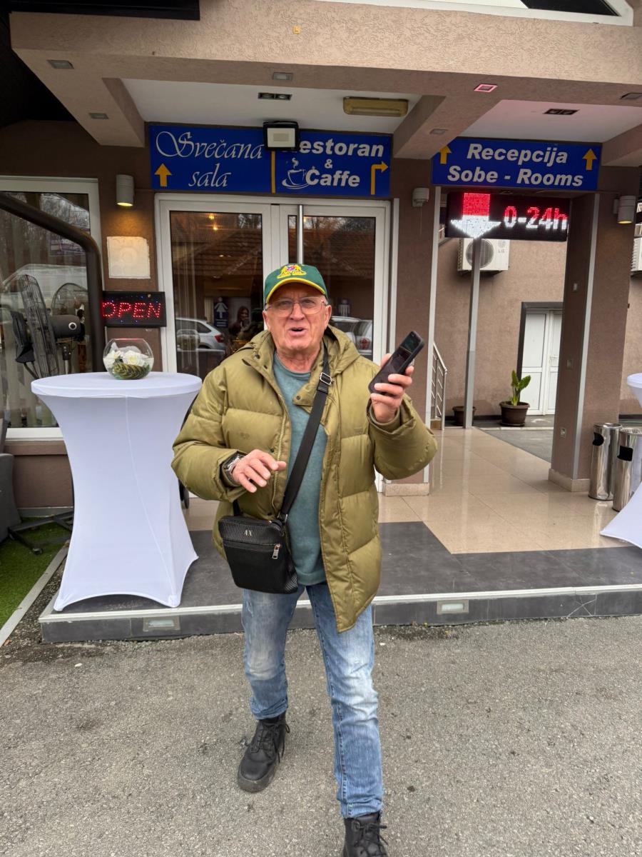 NA FEŠTU KOD ERE OJDANIĆA STIGAO I OTAC POZNATE STARLETE! Ćerka mu važi za skandal majstora, a on spremio samo za bakšiš 5000€....