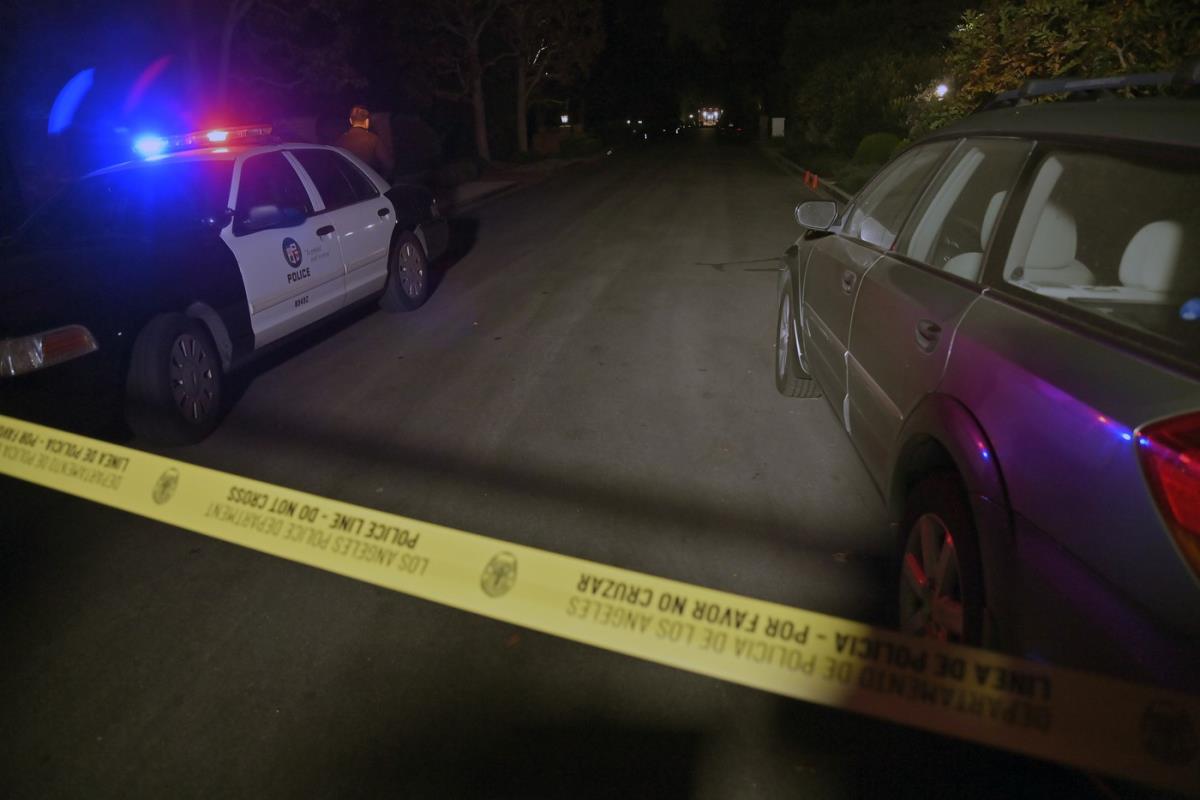 Kuća u kojoj su ubijeni Rob Rajner i njegova supruga Mišel Rajner. Policija na licu mesta