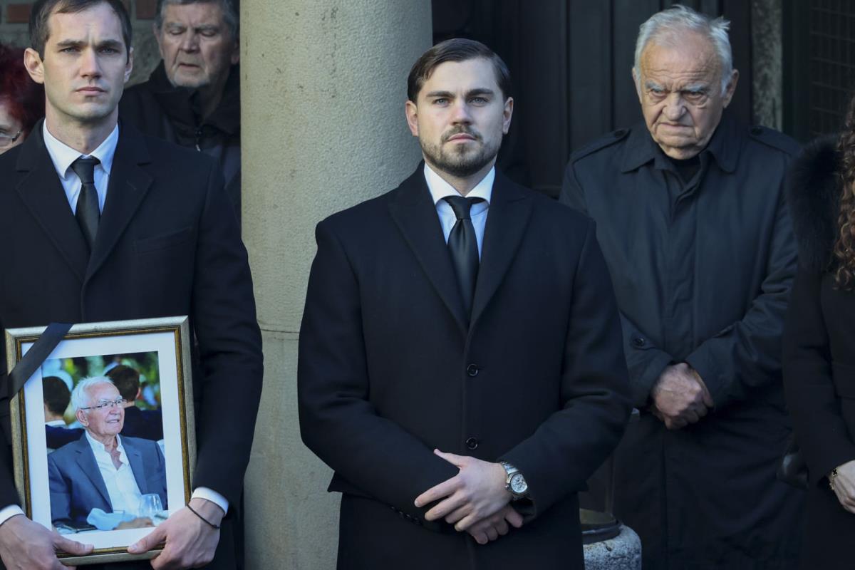 WhatsApp Image 2025-12-15 at 15.22.59 (1).jpg