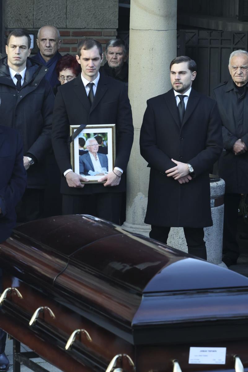 WhatsApp Image 2025-12-15 at 15.23.00 (1).jpg