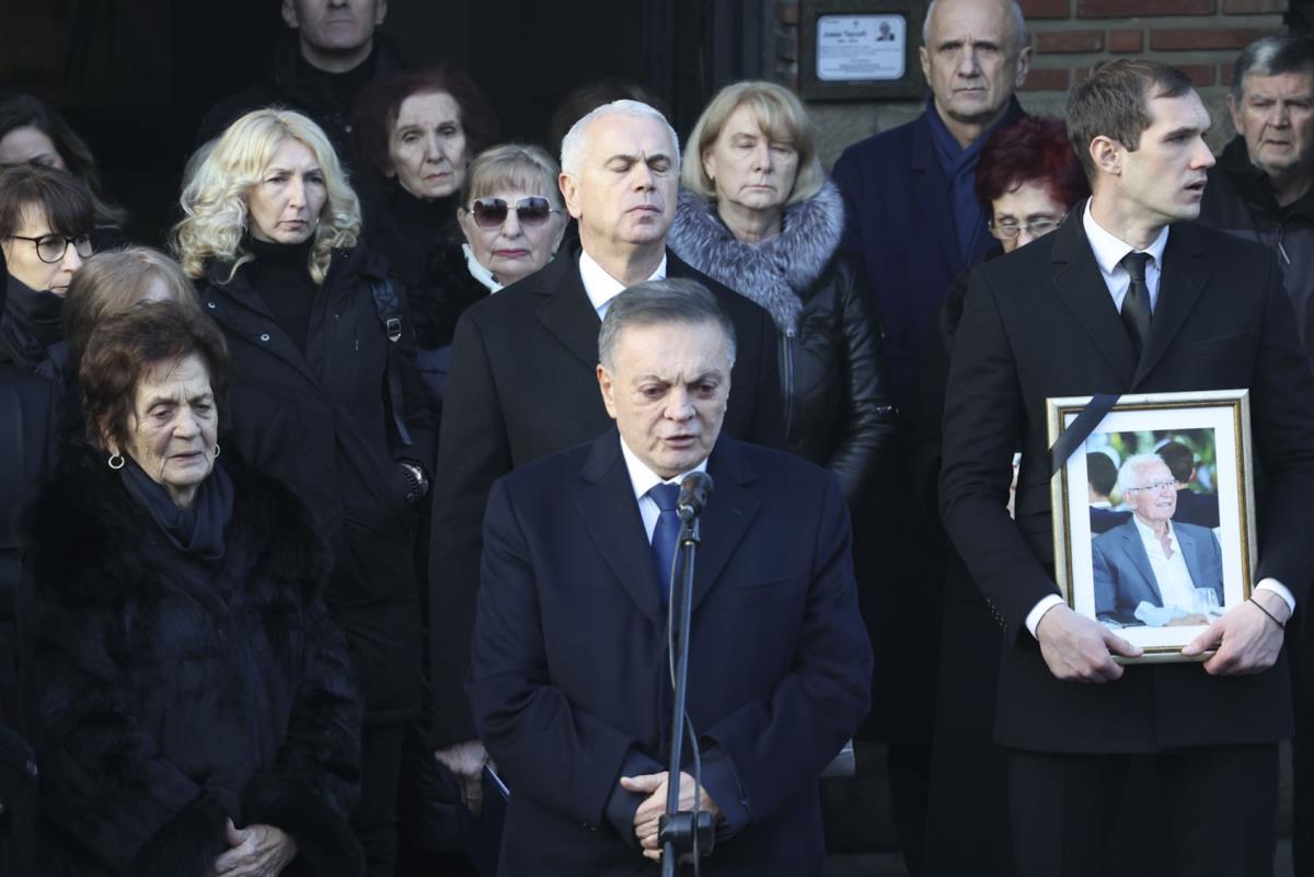 WhatsApp Image 2025-12-15 at 15.23.02 (1).jpg