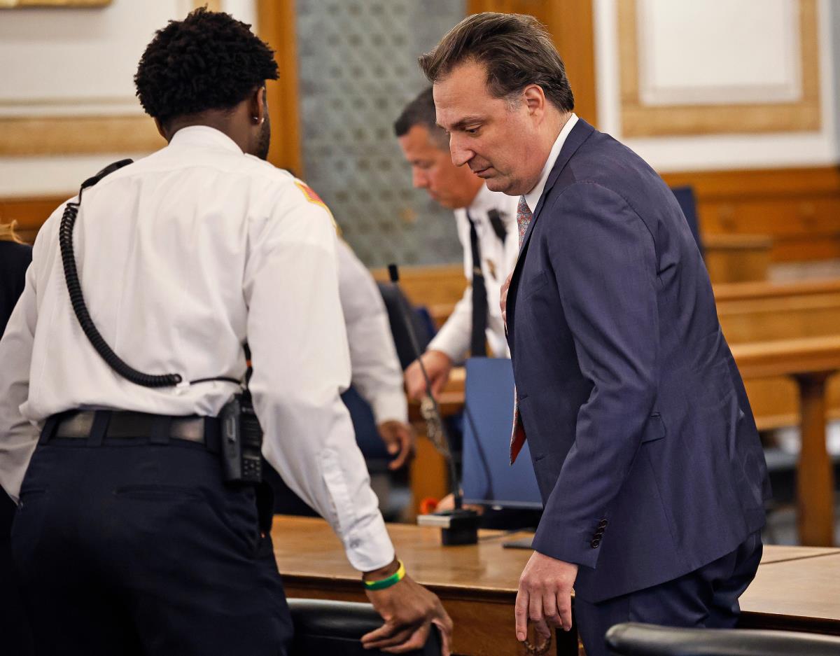 x01 AP Greg Derr.jpg