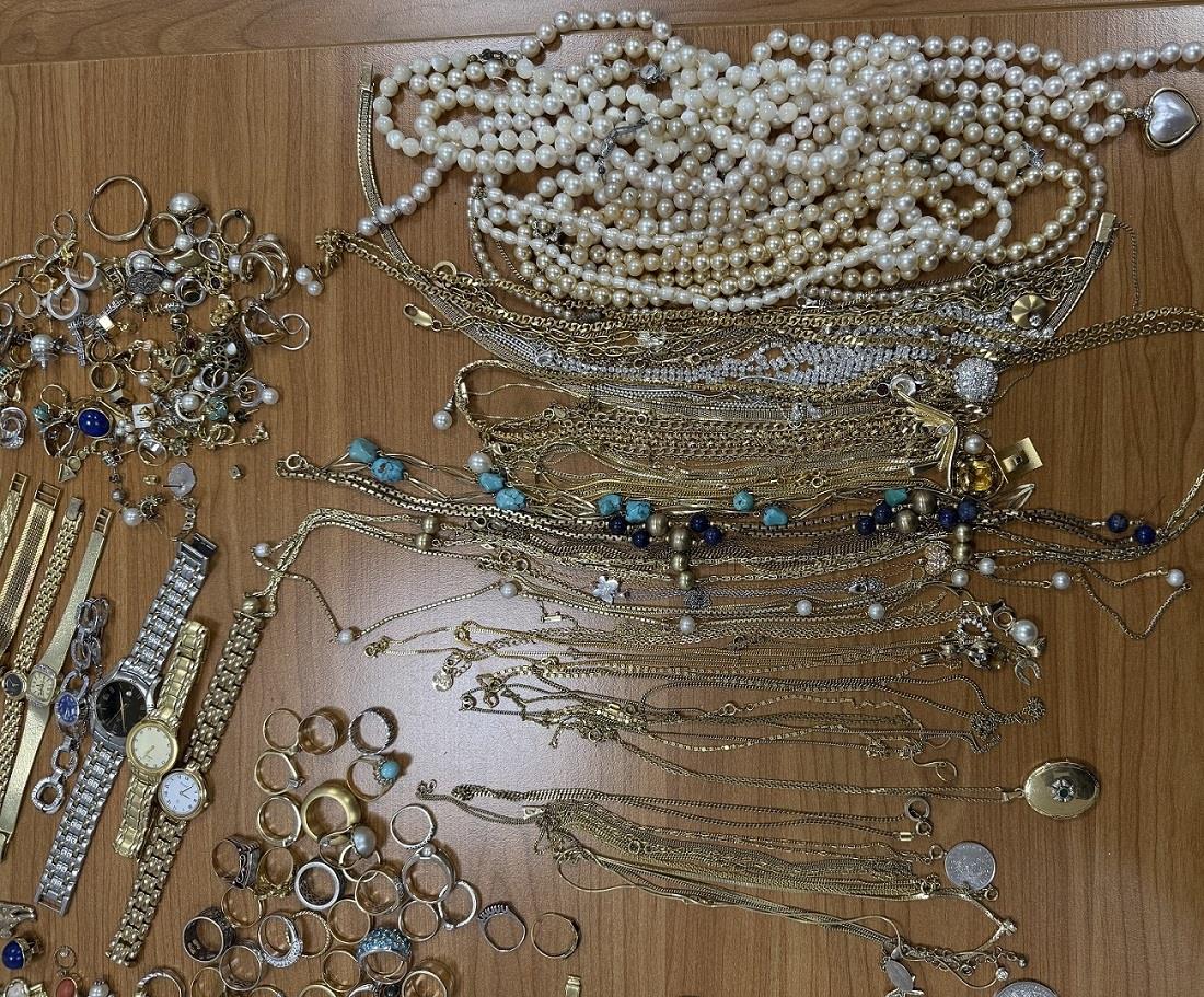 Carina zaplena zlato