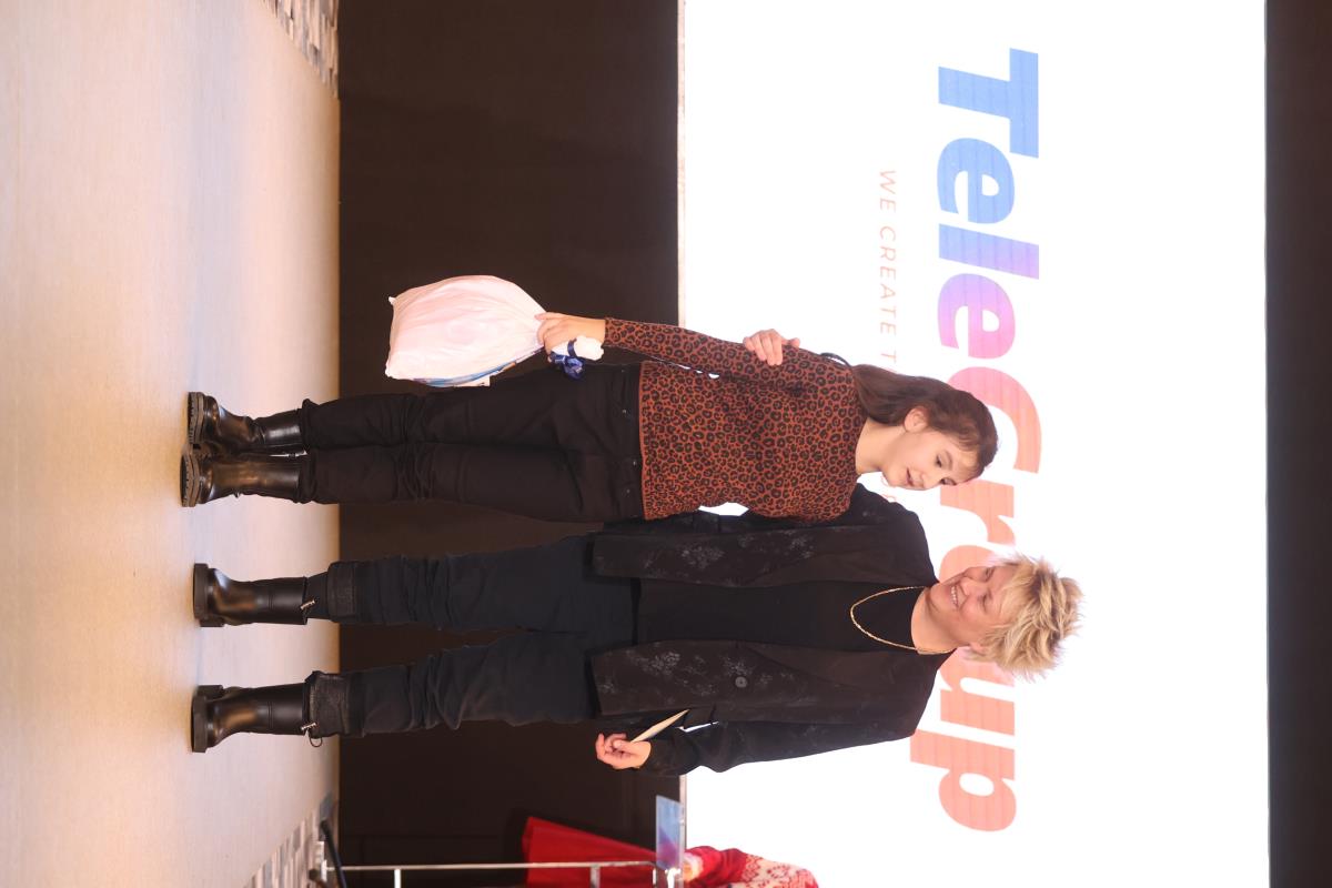 Marina Maljković dodela poklona.JPG