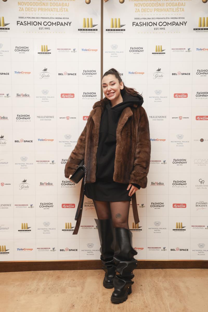 Sanja Vučić crveni tepih.JPG