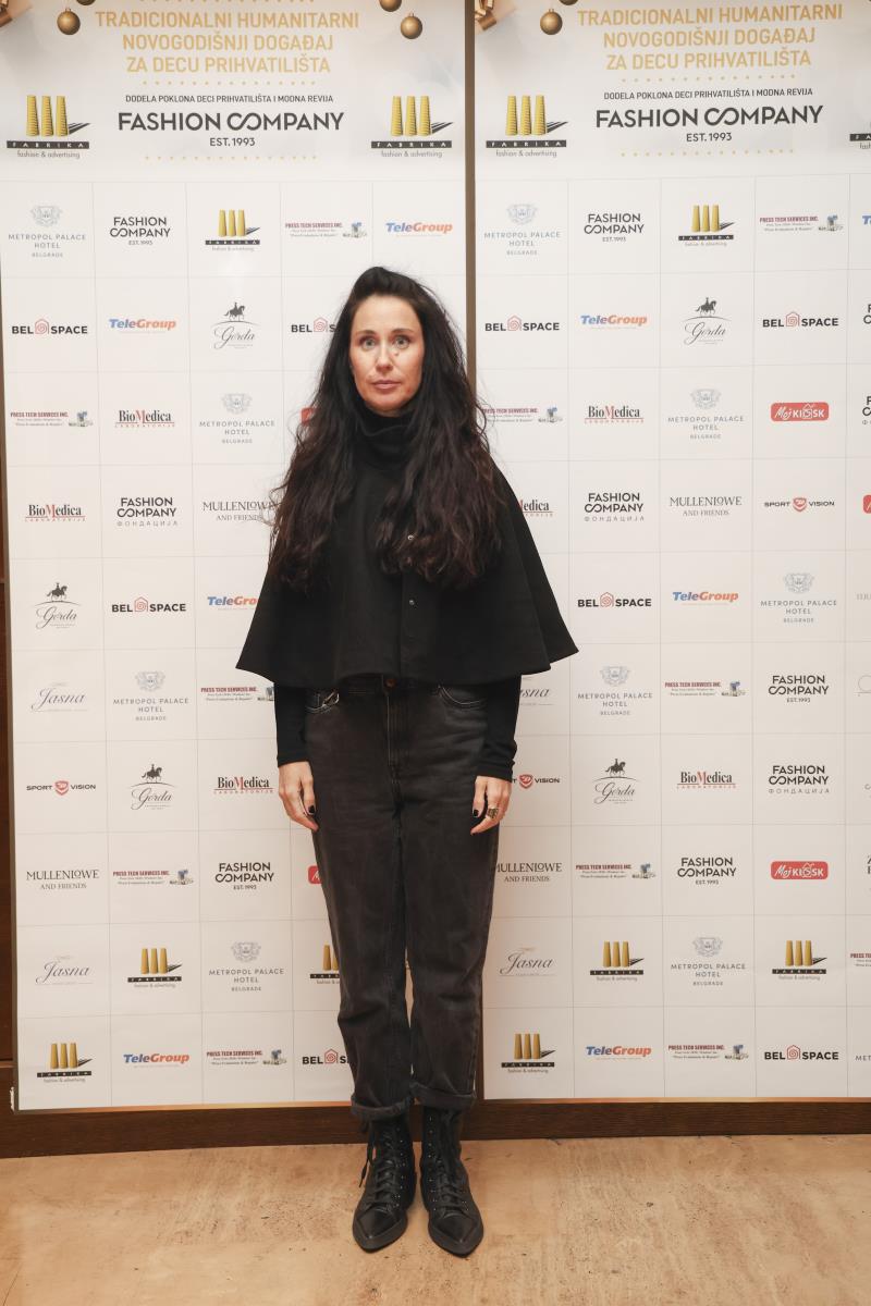 Konstrakta crveni tepih.JPG