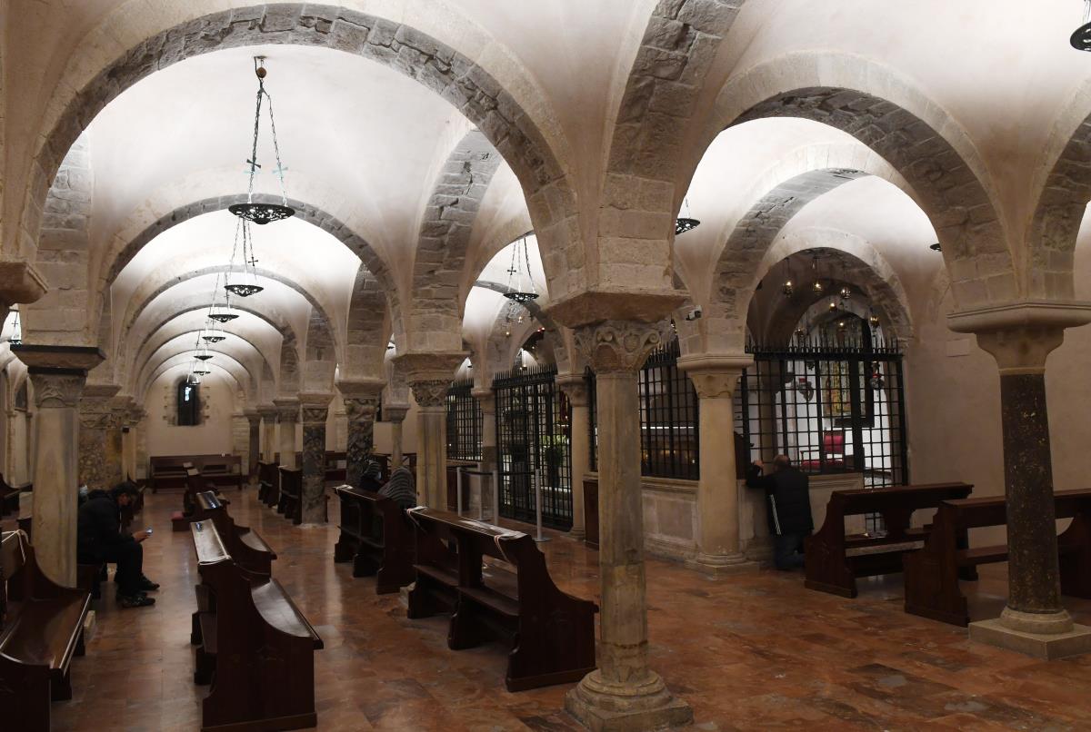 Grob Svetog Nikole u crkvi u Bariju