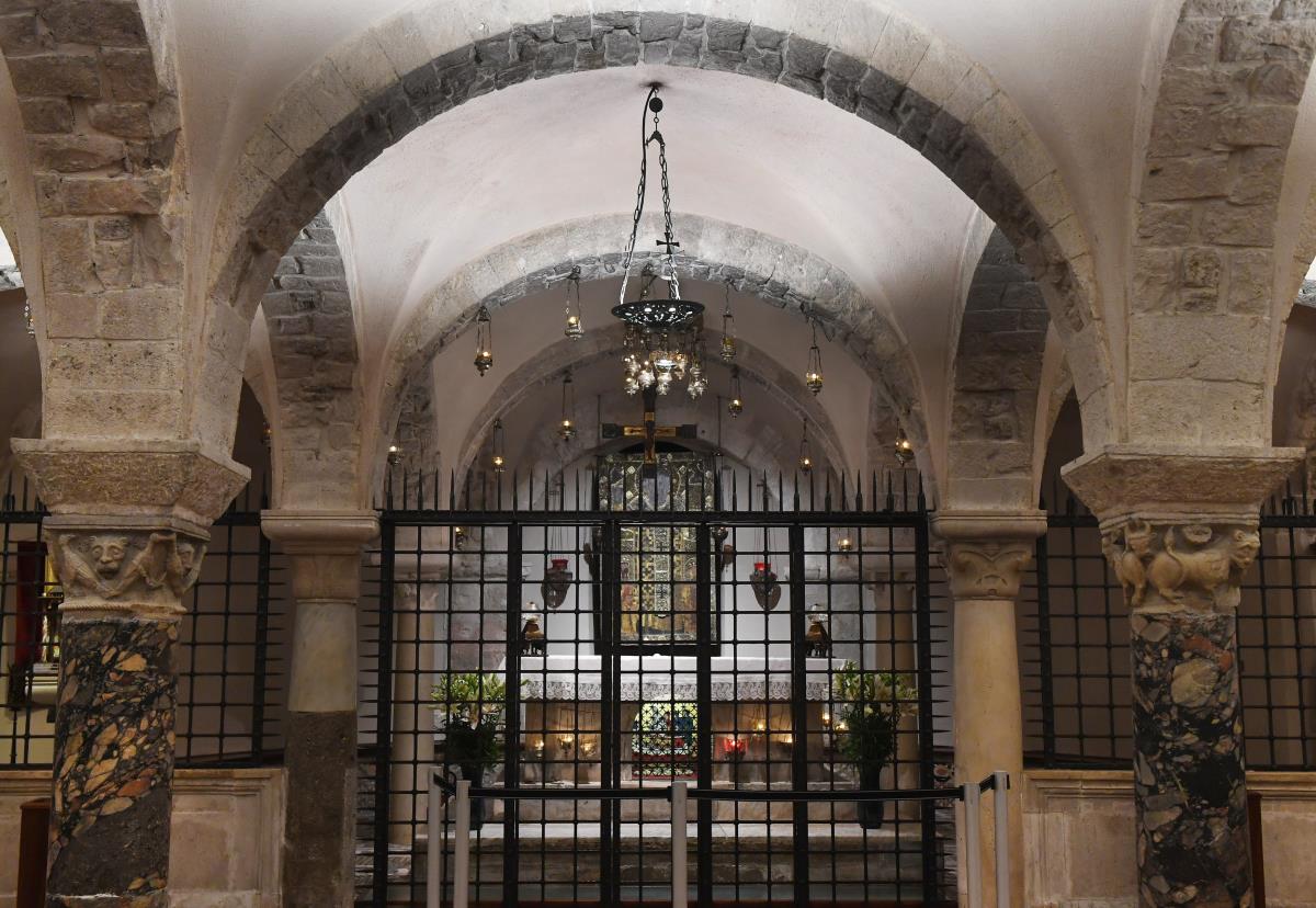 Grob Svetog Nikole u crkvi u Bariju