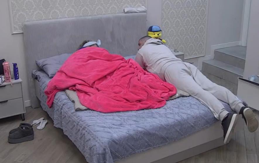 ASMIN DURDŽIĆ KRENUO DA DELI LJUBAVNE SAVETE ANELI! Alibaba poklekao, preuzeo ulogu ljubavnog savetnika!