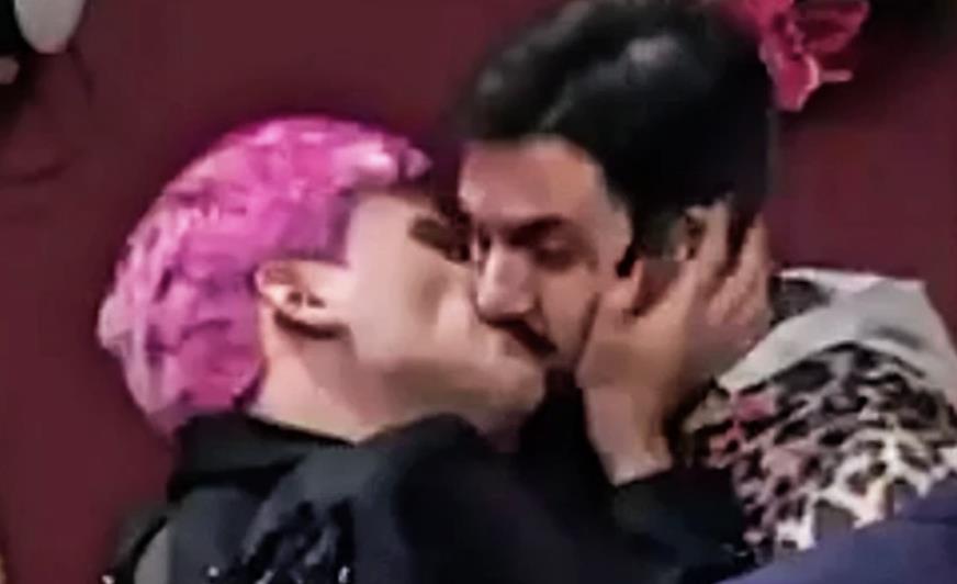 GEJ AFERA U ELITI 9! Žene umiru za njim, a on je tokom žurke ljubio Uroša Stanića: Isplivali kadrovi koji su šokirali gledaoce