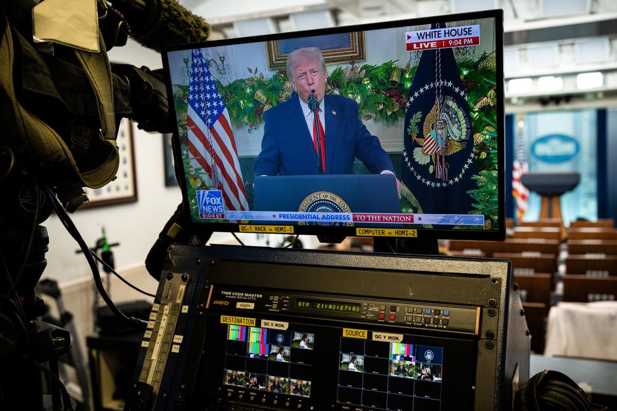 trump EPA Graeme Sloan  Pool.jpg