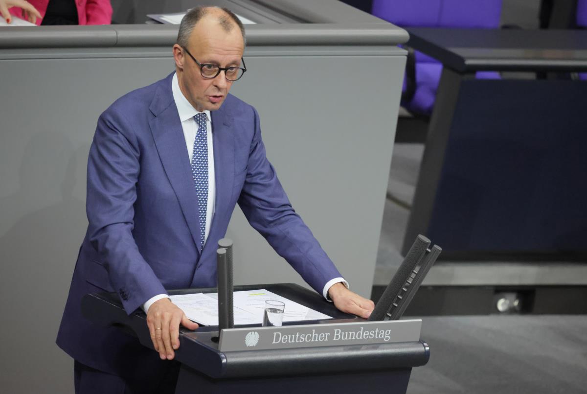 Merz03 EPA Hannibal Hanschke.jpg