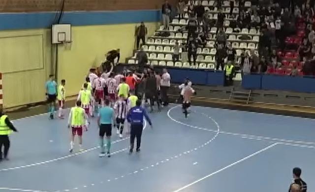 Partizan - Crvena zvezda futsal derbi sukob 6.jpeg