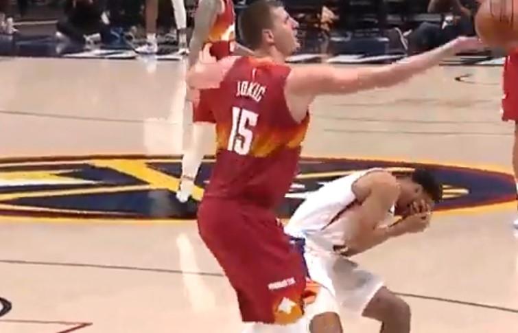 Nikola Jokić i Kameron Pejn 4.jpg