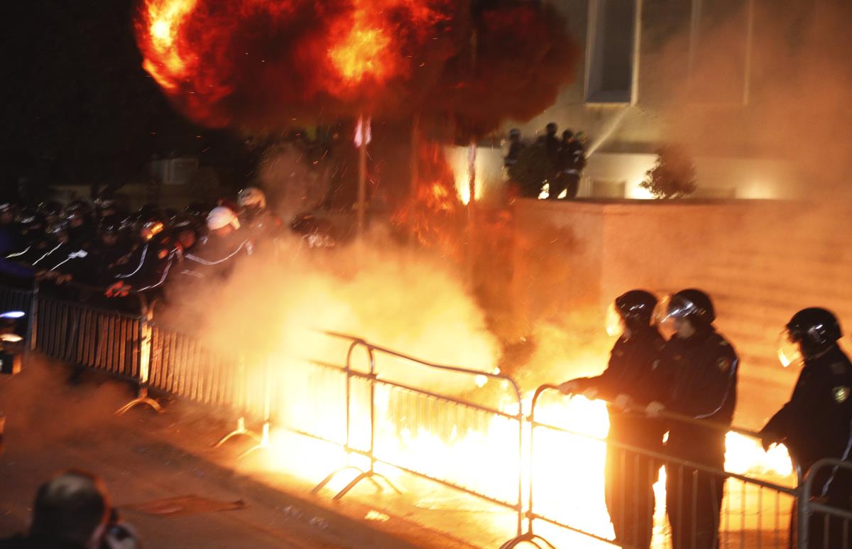 Tirana02 EPA Malton Dibra.jpg