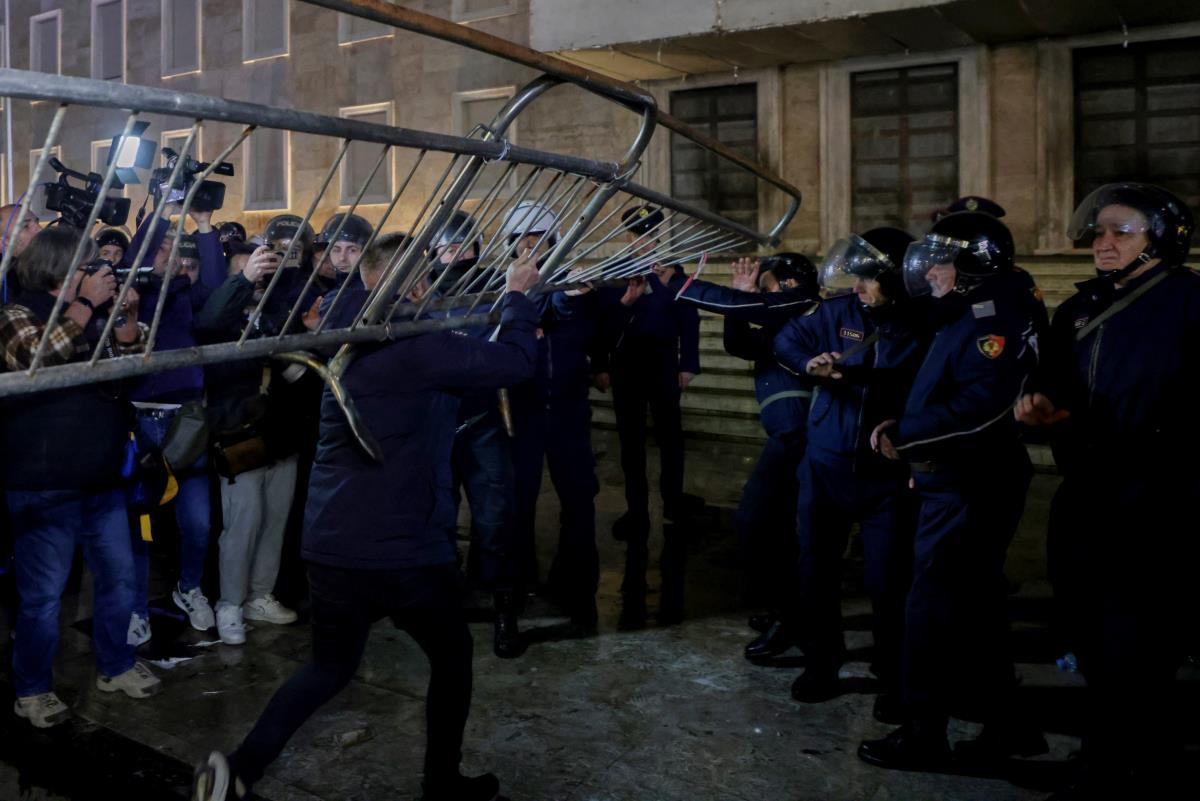 Tirana01 AP Hameraldi Agolli.jpg