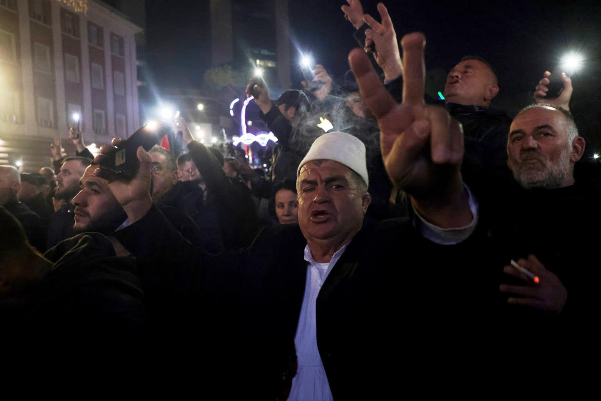 Tirana03 AP Hameraldi Agolli.jpg