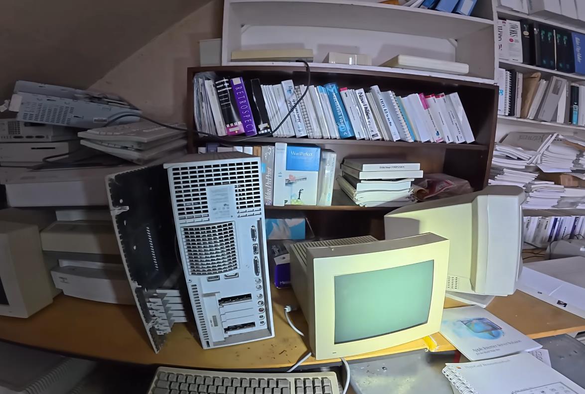 Alen Banković istražuje napušteni planinski hotel u Švarcvaldu, gde su sačuvane lične stvari i priče bivših vlasnika (6).png