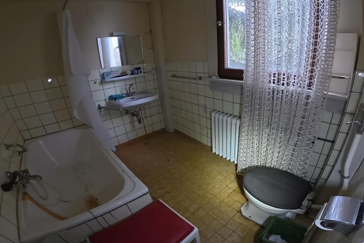 Alen Banković istražuje napušteni planinski hotel u Švarcvaldu, gde su sačuvane lične stvari i priče bivših vlasnika (15).png