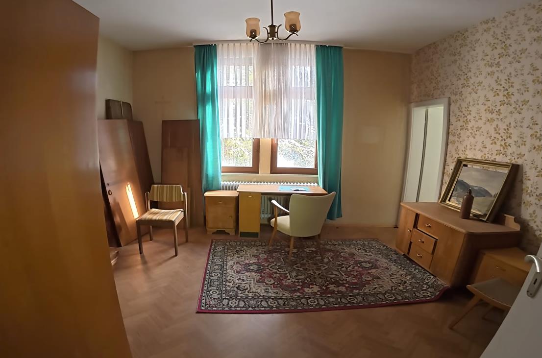 Alen Banković istražuje napušteni planinski hotel u Švarcvaldu, gde su sačuvane lične stvari i priče bivših vlasnika (16).png