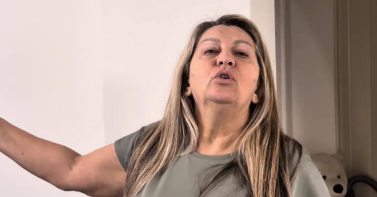 "HVATAJ SE METLE" Otkriveno kako se majka Dejana Dragojevića ponaša prema snaji: Isplivali detalji iz njihovog doma (FOTO)