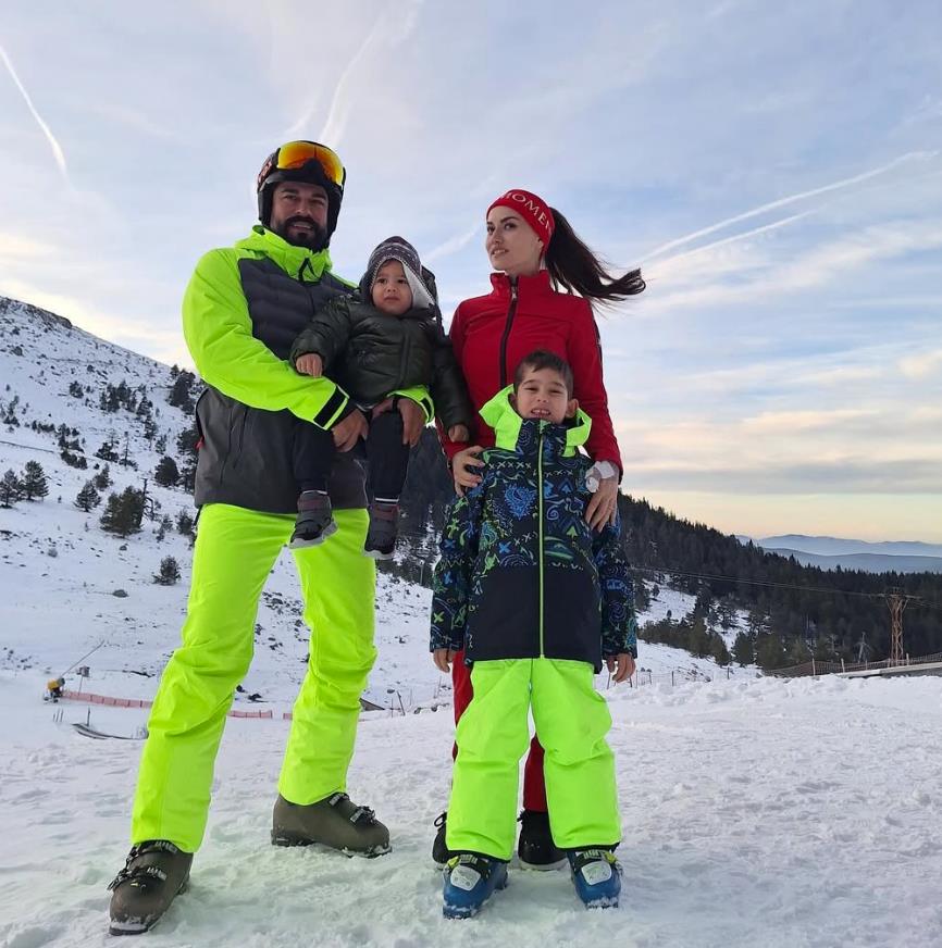 Burak Ozčivit i Fahrije Evdžen (4).png