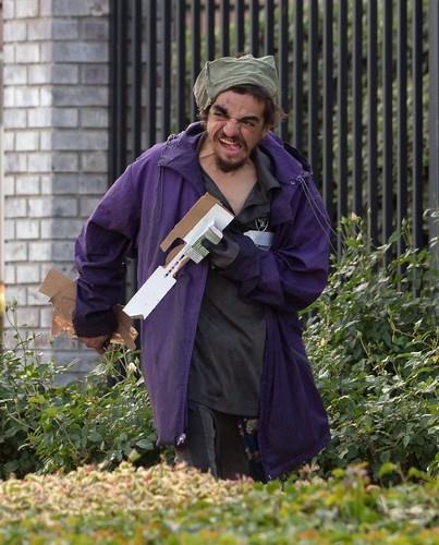 Tejlor Čejs fotografisan na ulici