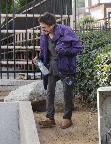 Tejlor Čejs fotografisan na ulici