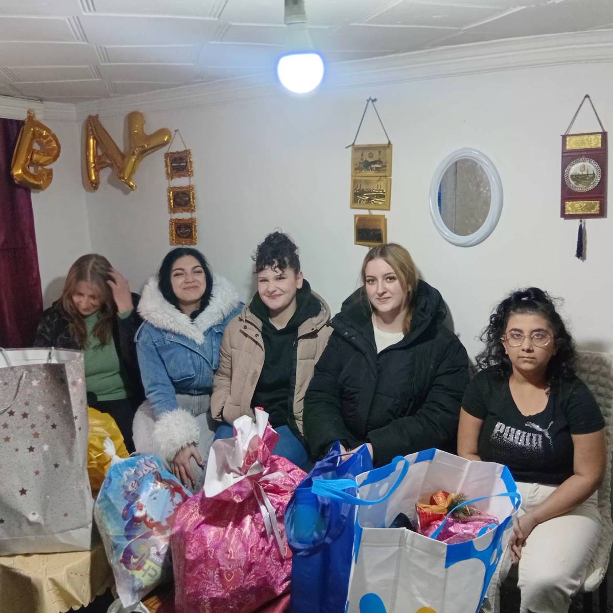 poeta drugarici svi1.jpg