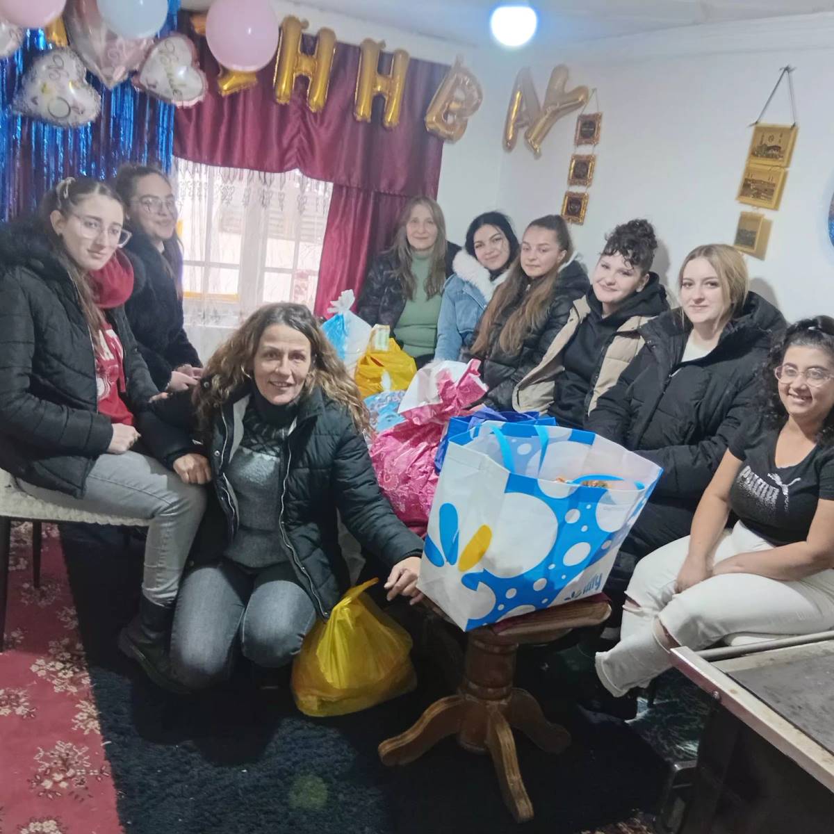 poseeta drugarici svi.jpg